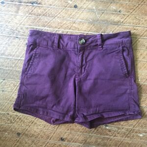 American Eagle midi stretch maroon shorts
